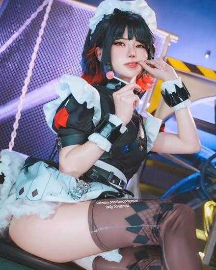 COSPLAY图赏：樱花妹COS《绝区零》艾莲 黑丝鲨鱼妹冷艳又性感